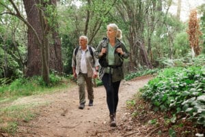 Camminare tutti i giorni dopo i 60 anni: è sufficiente o no?